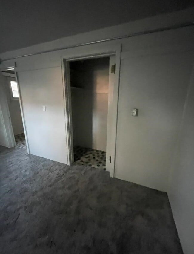 Building Photo - Best Apartments