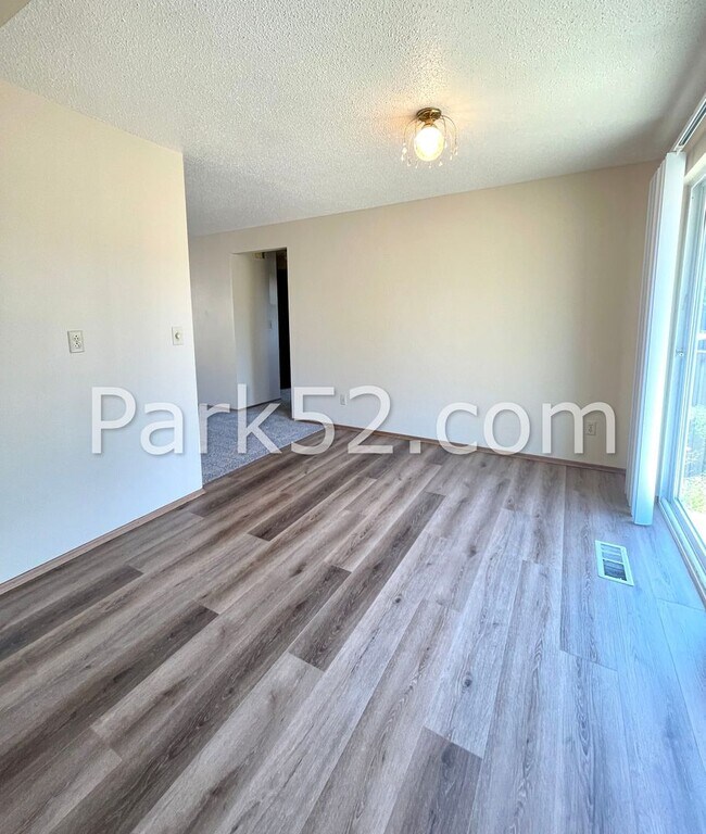 Building Photo - 1402-1404 N Orchard St