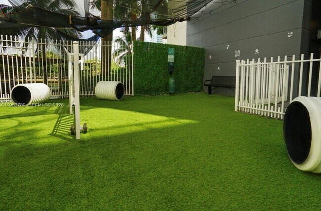 Building Photo - 690 SW 1st Ct