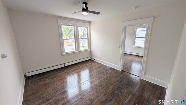 Building Photo - 15 June St