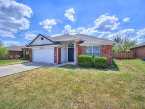 Building Photo - Newly remodeled home in Yukon!