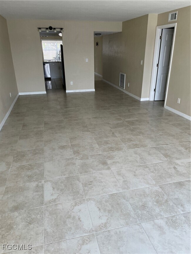 Building Photo - 408 Tudor Dr