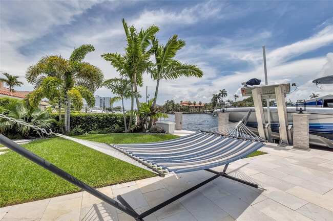 Building Photo - 2005 N Riverside Dr