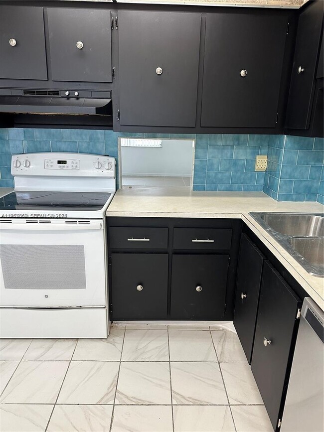 Building Photo - 200 Ashbury Rd