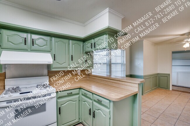 Building Photo - 518 Malden Dr