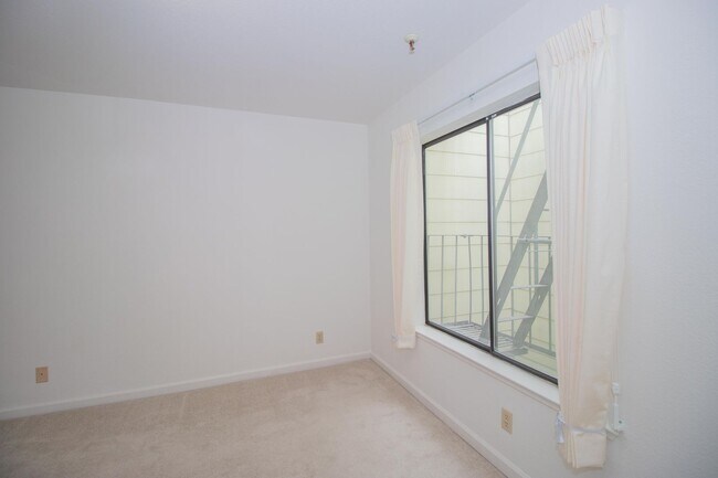 Building Photo - Spacious 3 Bed/2 Bath Flat with Stunning City Views | AMSI | Alexandr Metlinski