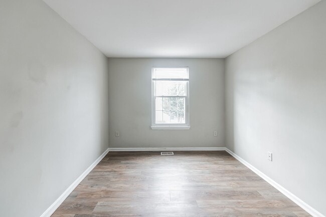 Building Photo - 3 bedroom 2.5 bathroom townhome for rent