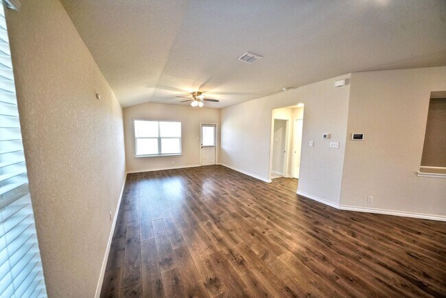 Building Photo - Stunning 4-Bedroom Home in Cobalt Canyon, ...