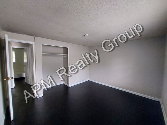 Building Photo - Renovated two bedroom near Harden Street