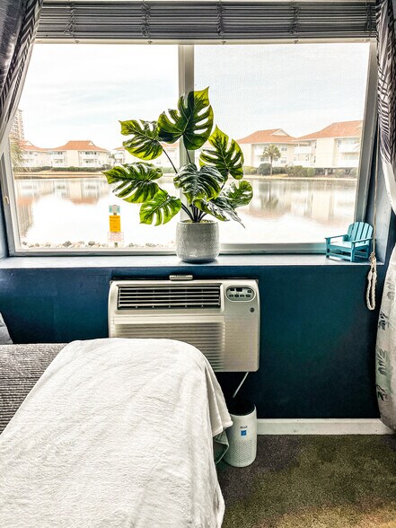 Building Photo - 1919 Spring St