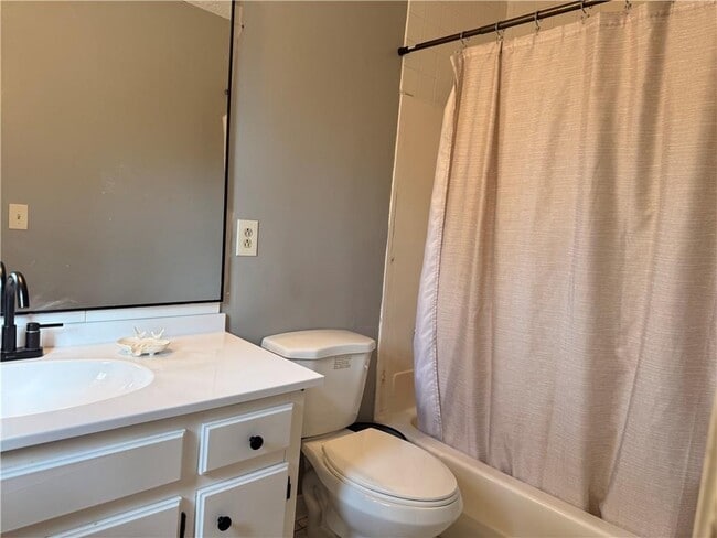 Building Photo - 1424 Shadowbrook Dr