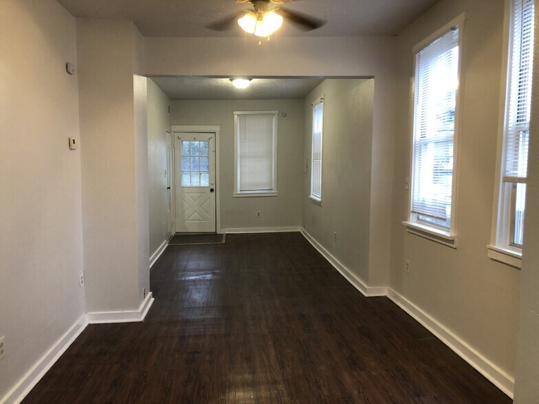 Building Photo - 516 Center Ave