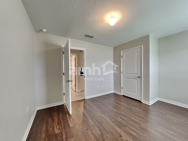 Building Photo - 10416 Flathead Dr