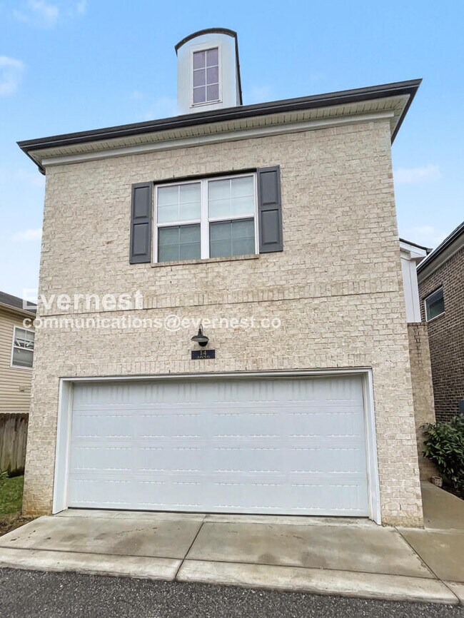Building Photo - 3 Bed, 2.5 Bath Home with Fenced Yard & Garage / Available Now!