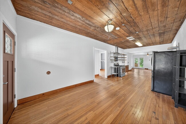 Building Photo - 224 Forrest Ave