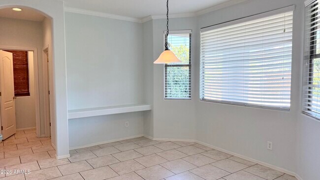 Building Photo - 1289 E Iris Dr