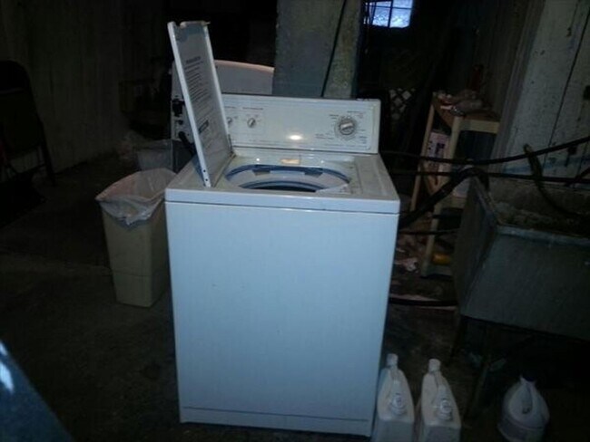 Building Photo - 2627 N Bartlett Ave