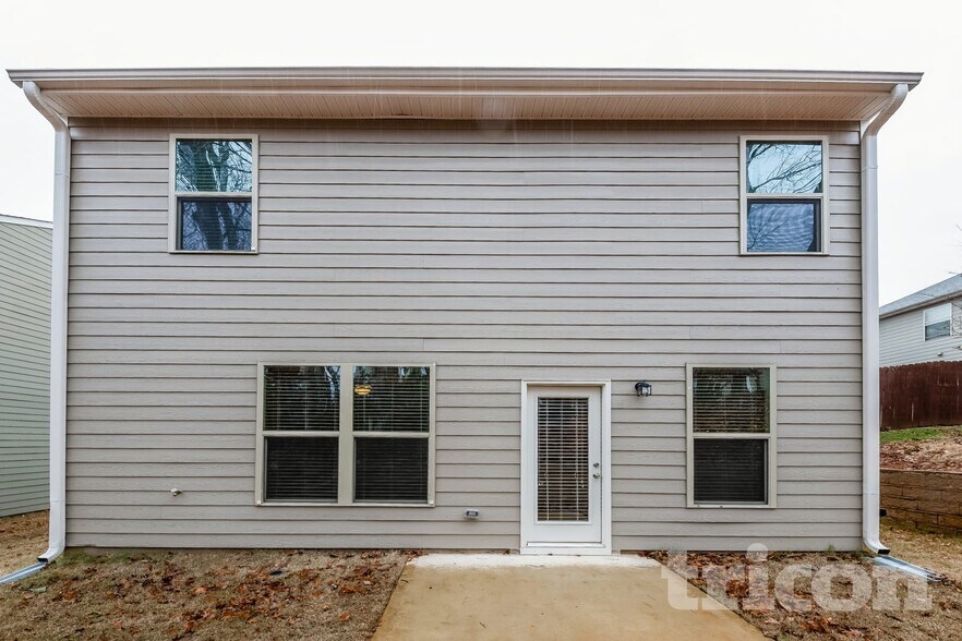 Building Photo - 216 Stillwood Dr