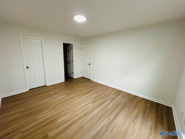 Building Photo - 4422 Bonnell Dr