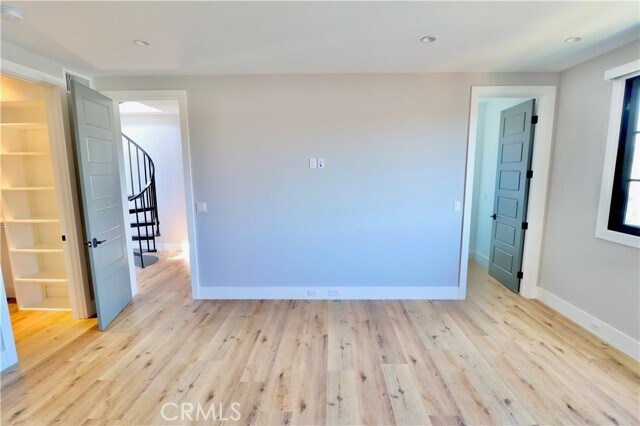 Building Photo - 1348 S Burnside Ave