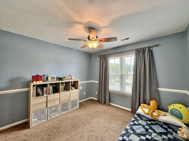 Building Photo - First-Time Rental! Available 08-07-26 - Fenced Yard, Pet Friendly, Attached 2-Car Garage!