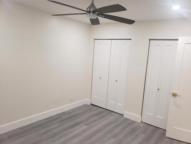 Building Photo - 829 Camino Rd