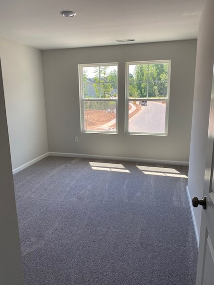 Building Photo - 425 Hazy Hls Ln