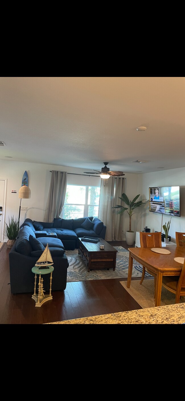 Building Photo - 118 N Fredrica Ave