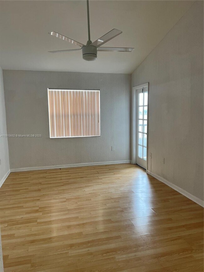 Building Photo - 2811 N Oakland Forest Dr