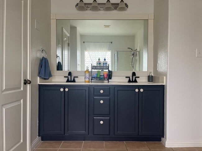 Building Photo - 11121 Silo Valley Dr