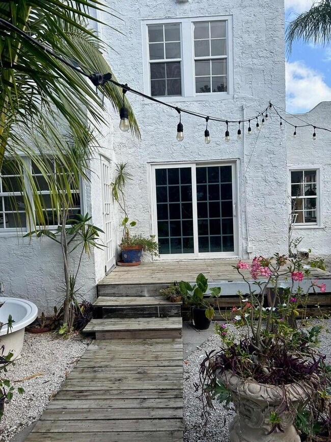 Building Photo - 820 30th St