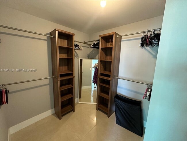 Building Photo - 3250 NE 1st Ave