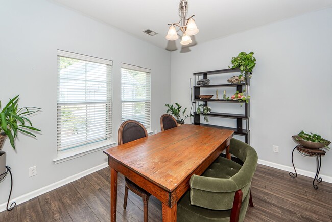 Building Photo - 3 Bedroom 2.5 Bath Single Family Home in W...