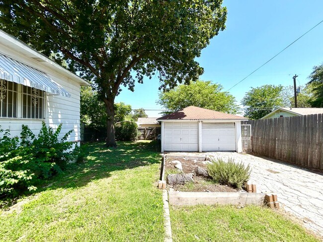 Building Photo - 1627 Schley Ave