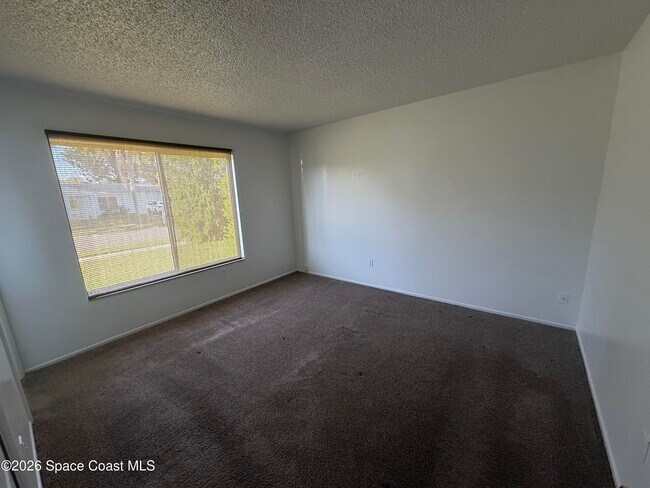 Building Photo - 1607 Fairfield Cir NE