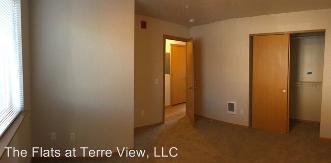 Building Photo - 1880 NE Terre View Dr