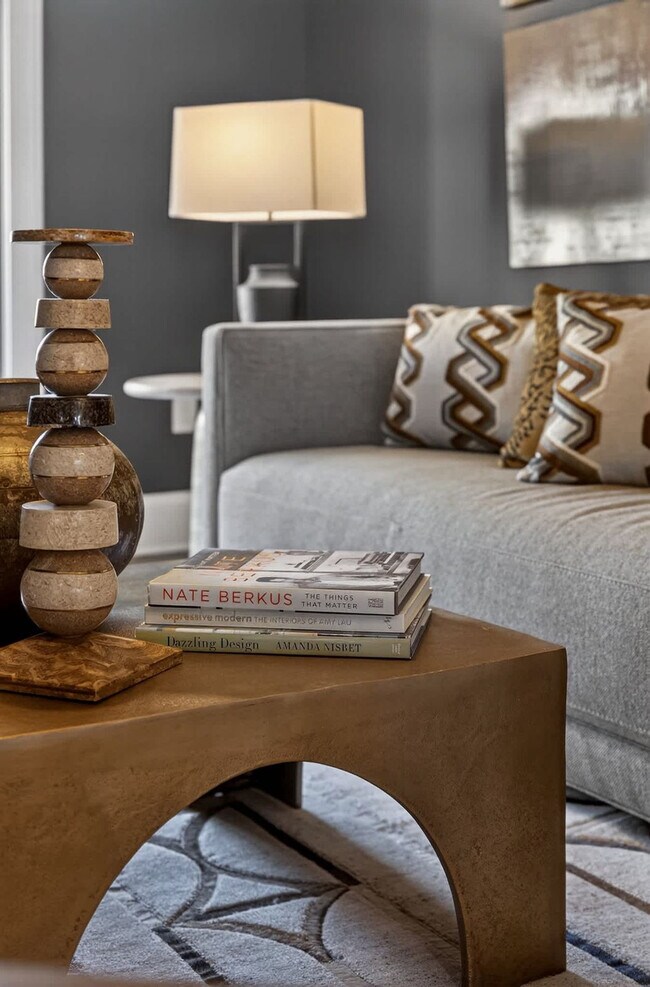 Building Photo - 611 N Pine St