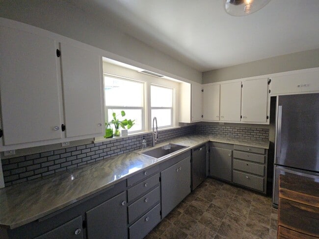 Building Photo - Beautifully remodeled 2BD/1BA Scotia home