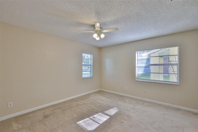Building Photo - 11507 Valencia Dr