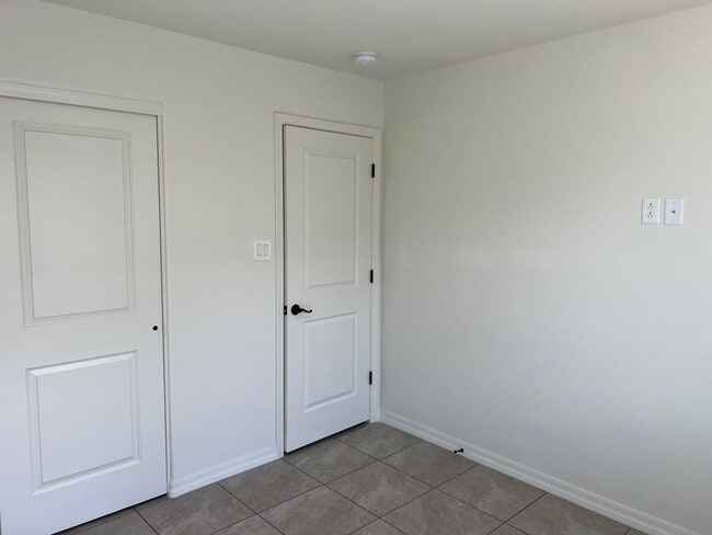 Building Photo - Newer San Luis Home available for Rent - 3...