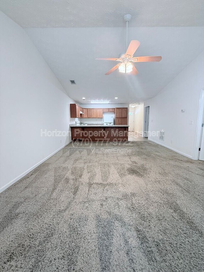 Building Photo - 4019 Hidden Hollow Dr