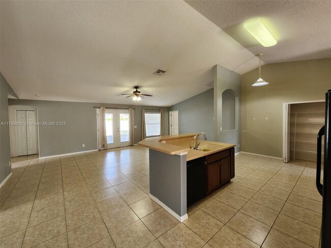 Building Photo - 316 SW Kestor Dr