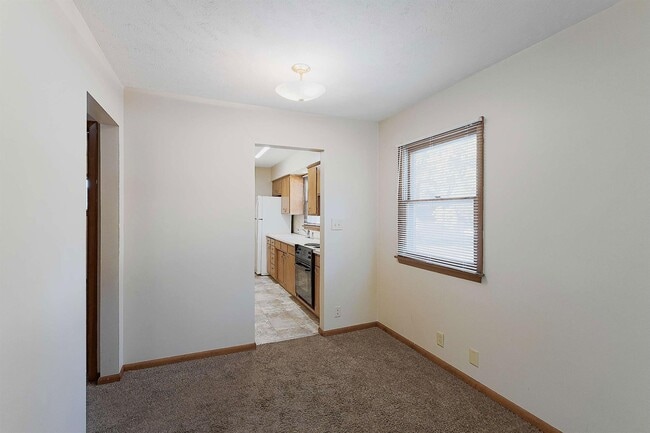 Building Photo - 375 S 44th St