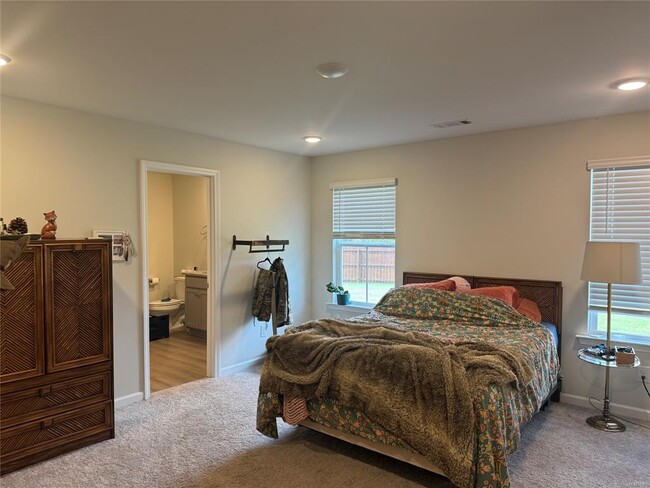 Building Photo - 424 Kohn Dr