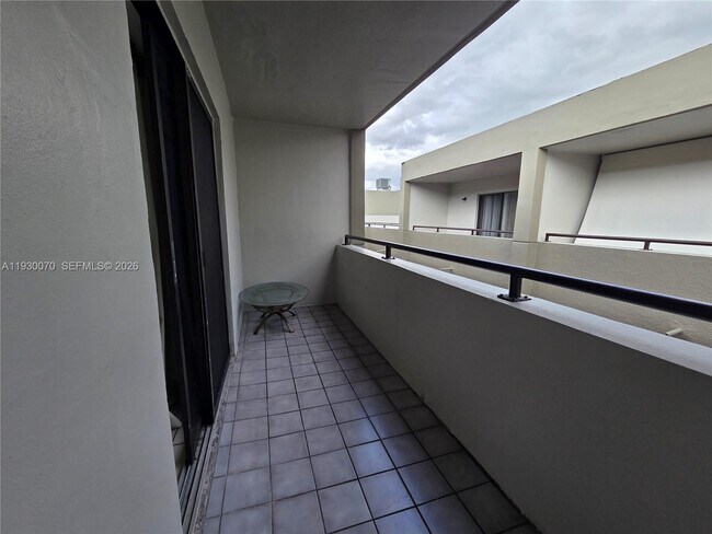 Building Photo - 5 Olive Dr