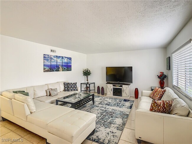 Building Photo - 4625 Bayshore Dr
