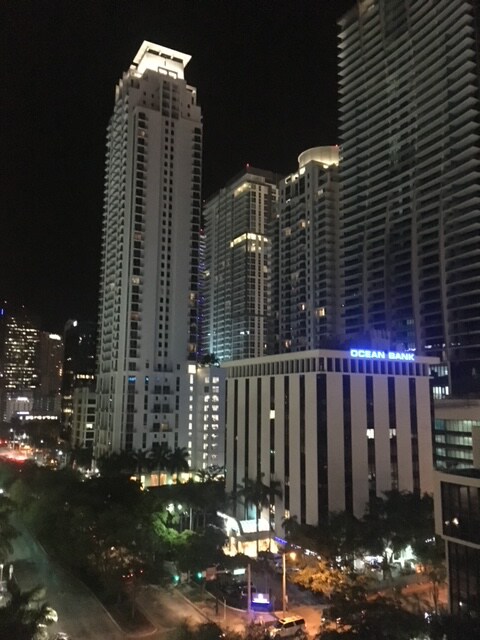 Building Photo - 950 Brickell Bay Dr