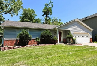 Building Photo - COMING SOON - Beautiful 3-Bedroom Home in Frontenac – Ladue School District