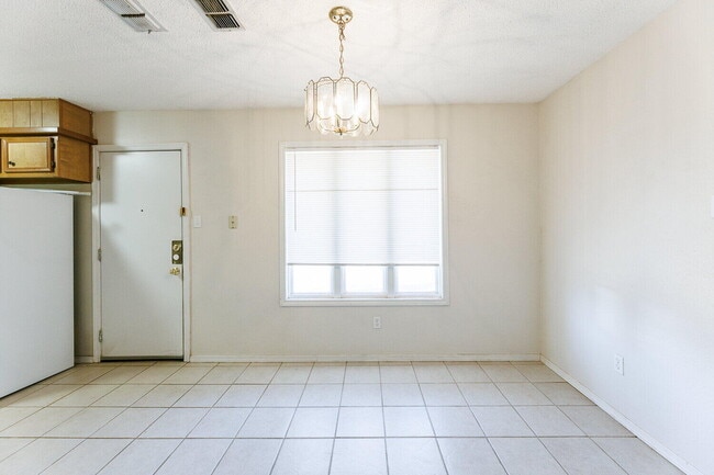 Building Photo - 5809 Emory St