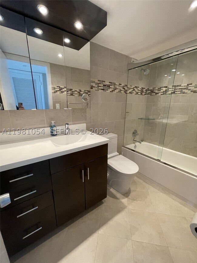 Building Photo - 1410 S Ocean Dr
